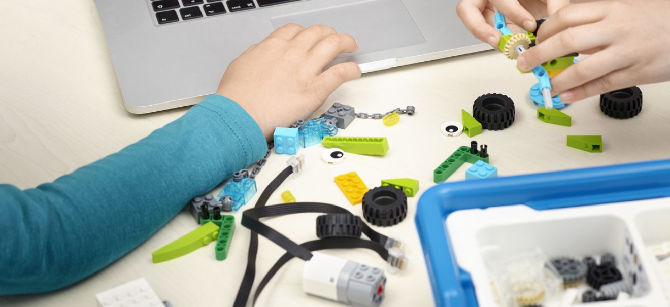Build robots with LEGO® WeDo 2.0